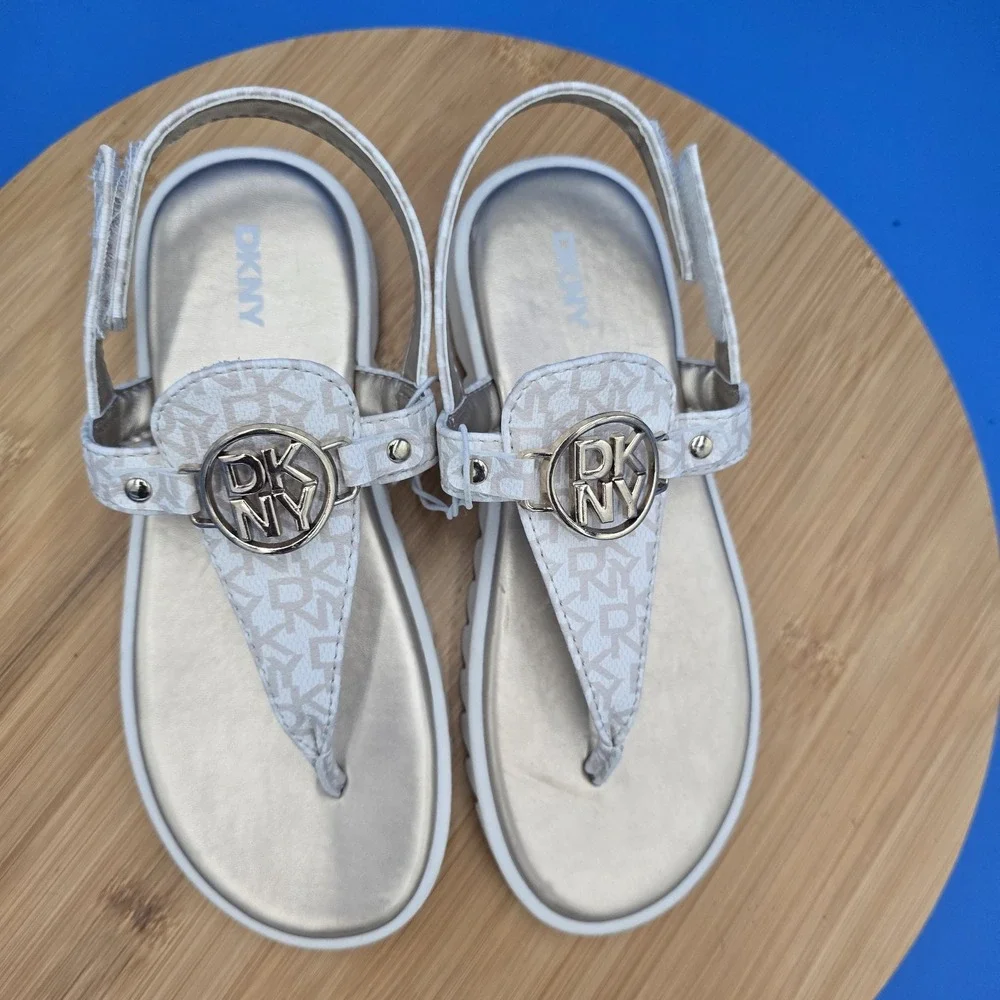 NEW NWOB DKNY Ivory and Gold Logo Slingback Thong Sandals  Girl's Size‎ 1